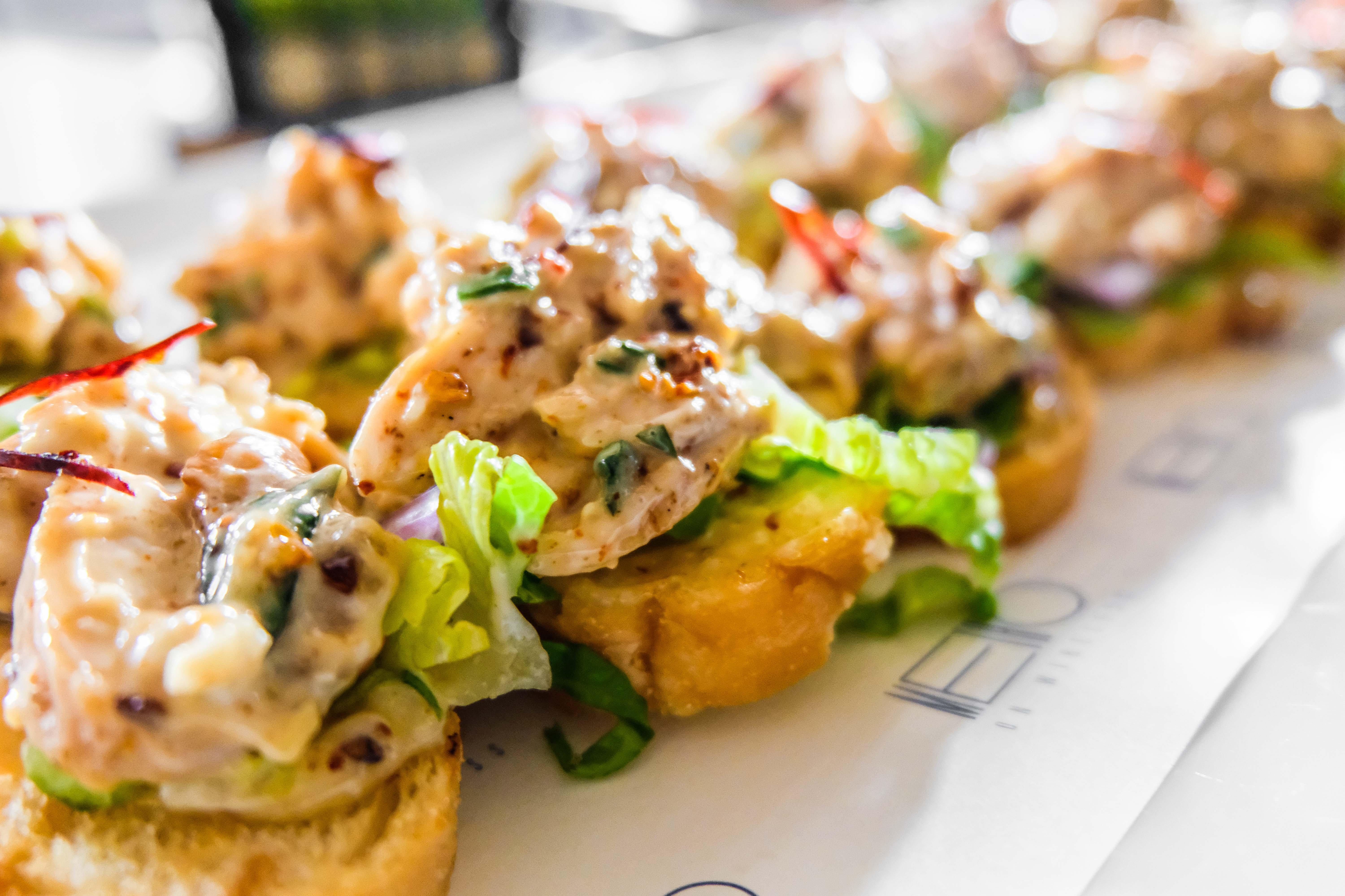 Hotel Indigo Bangkok Wireless Road By Ihg Экстерьер фото Chicken and avocado toast
