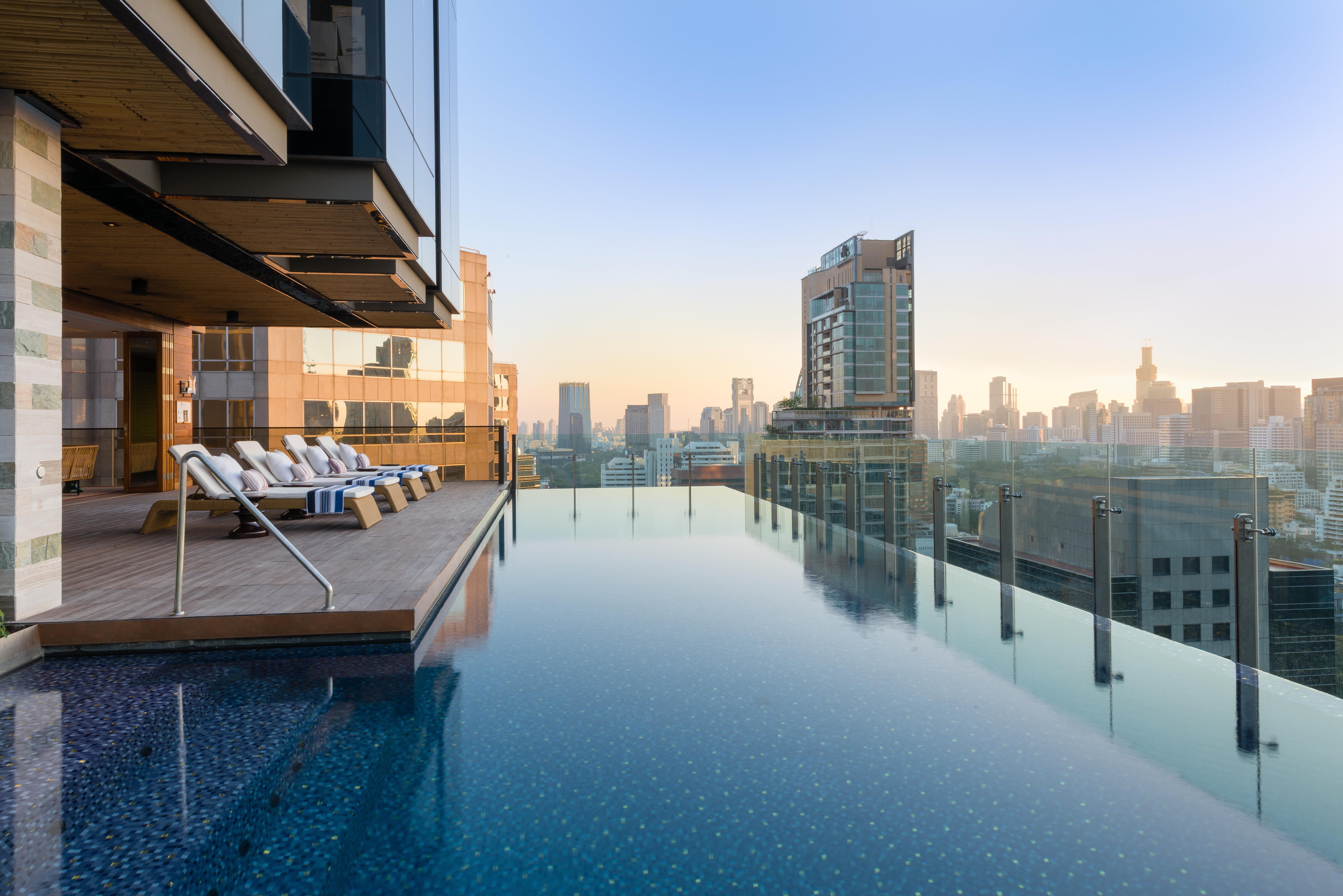 Hotel Indigo Bangkok Wireless Road By Ihg Экстерьер фото Infinity pool at the hotel