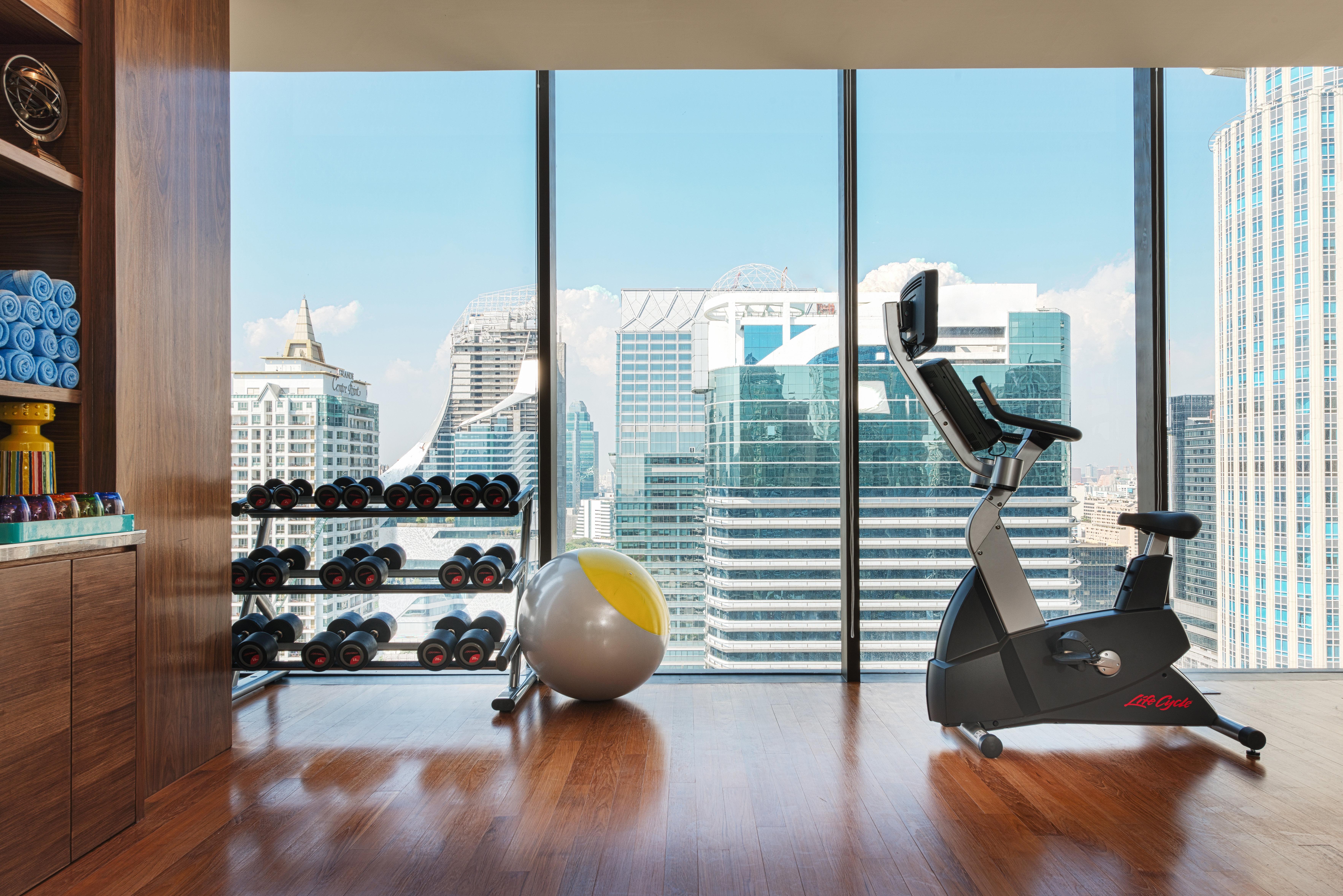 Hotel Indigo Bangkok Wireless Road By Ihg Экстерьер фото The gym at the hotel