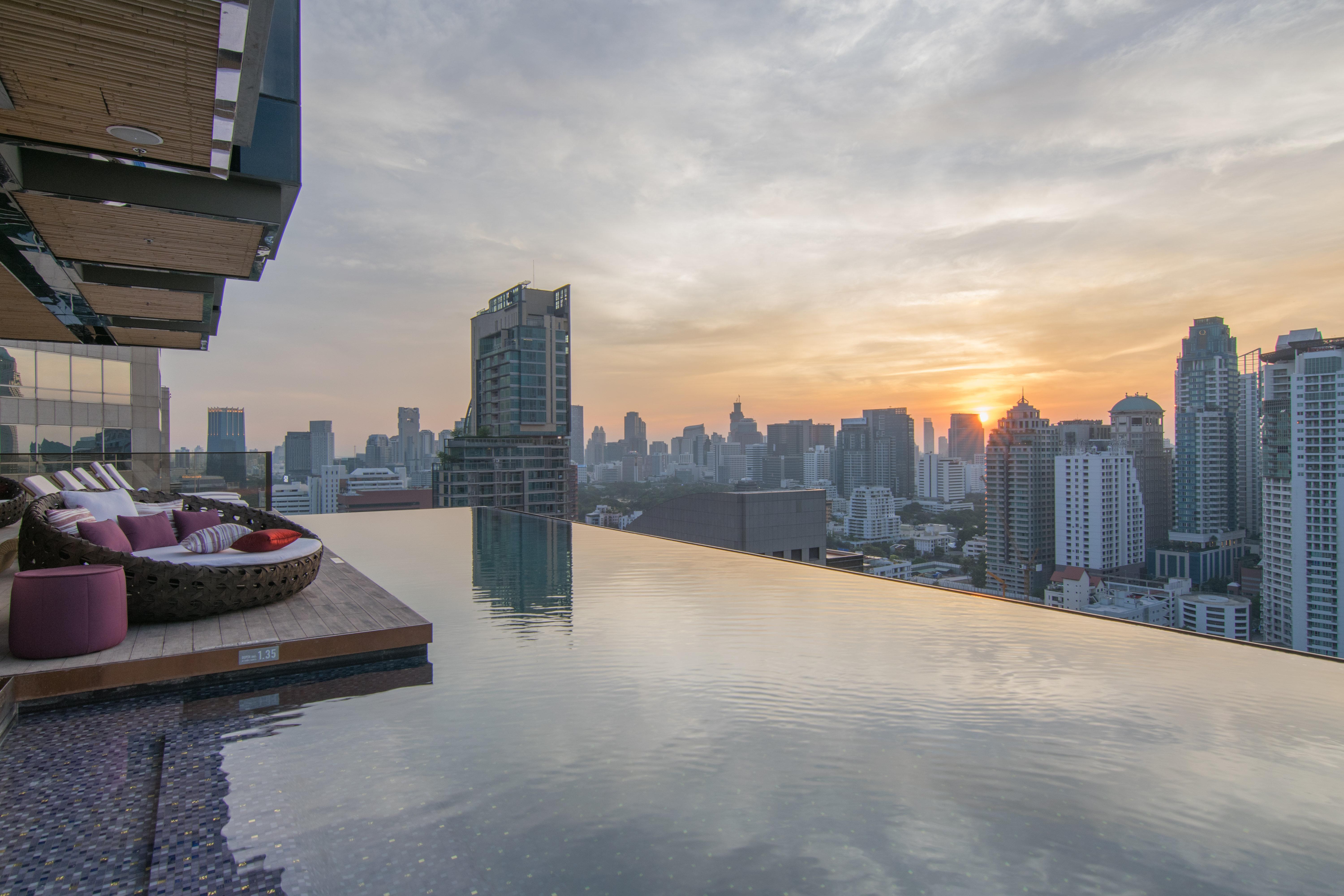 Hotel Indigo Bangkok Wireless Road By Ihg Экстерьер фото View from the rooftop pool