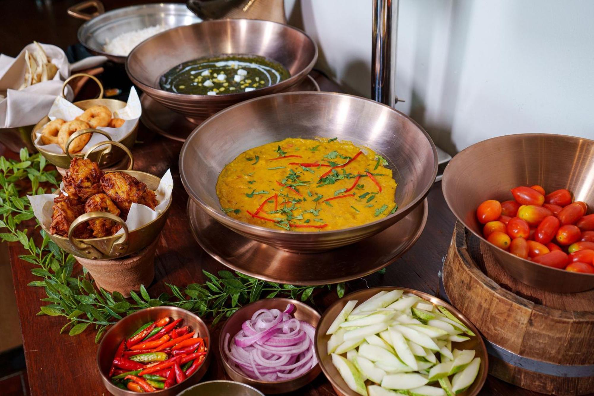 Hotel Indigo Bangkok Wireless Road By Ihg Экстерьер фото Indian cuisine
